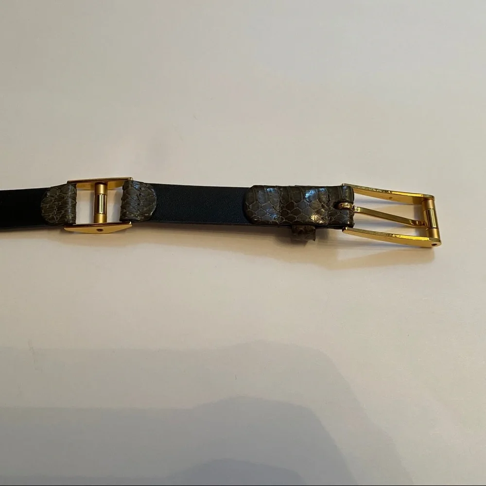 CARLISLE BELT SKINNY GRAY SNAKESKIN GOLD TONE BUCKLE Size M